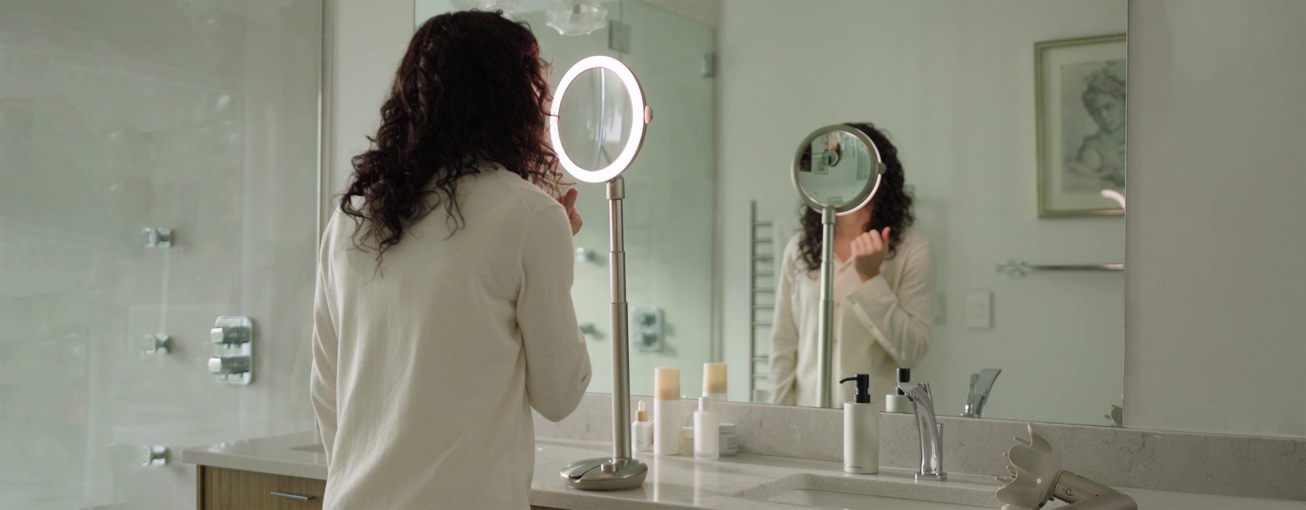 A women in front of the MoGlow mirror.