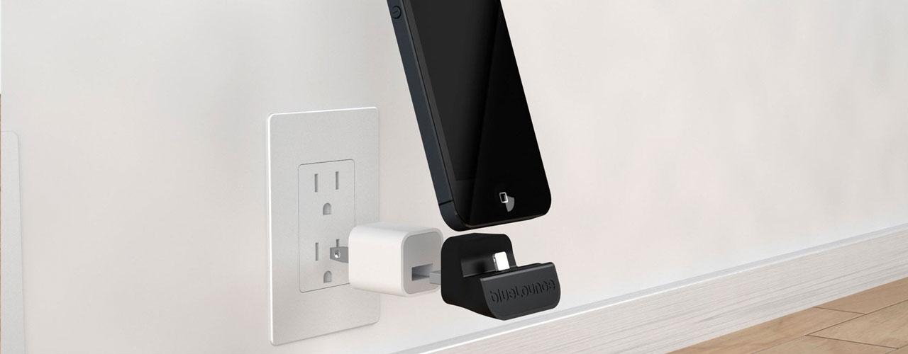 A rendering of the minidock from bluelounge, a iPhone 4 USB charging dock.
