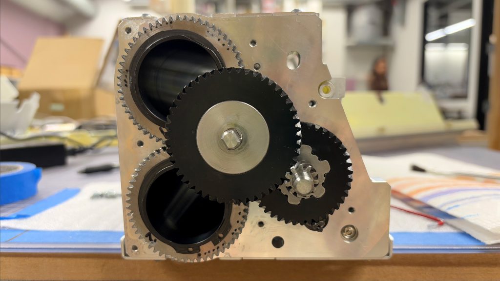 A photo of the Accuquilt gear train head on angle.